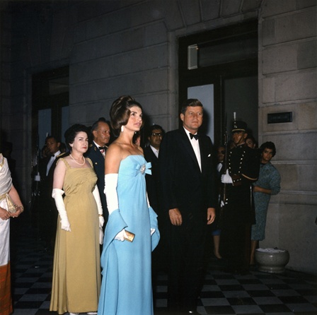 Fotografia de Robert Knudsen, Casa Blanca, de la Libreria Oficial del Presidente John. F. Kennedy. 06/30/1962 