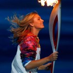 Maria Sharapova carrying the Olympic torch last night in Sochi Olympic Games. Foto: @WeAreTennis Feb 8, 2014.